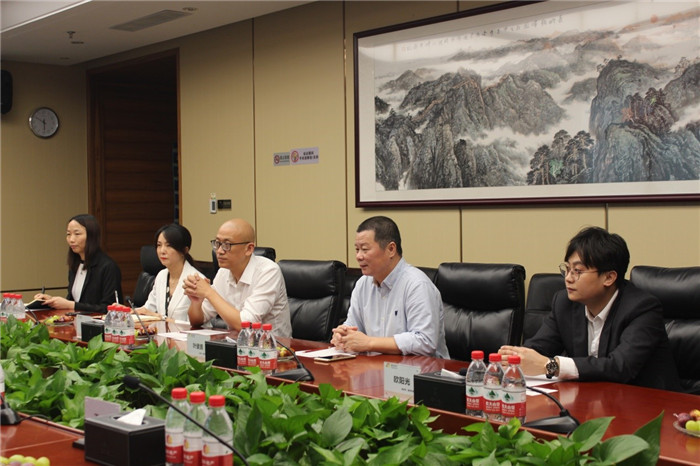 南洋商業(yè)銀行總行與泰豐地產舉行戰(zhàn)略合作授牌儀式3.jpg 南洋商業(yè)銀行總行與泰豐地產舉行戰(zhàn)略合作授牌儀式3.jpg