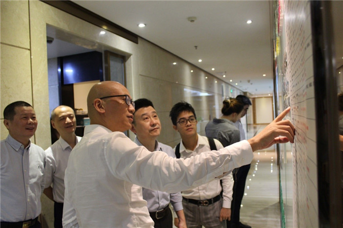 南洋商業(yè)銀行總行與泰豐地產舉行戰(zhàn)略合作授牌儀式6.jpg 南洋商業(yè)銀行總行與泰豐地產舉行戰(zhàn)略合作授牌儀式6.jpg